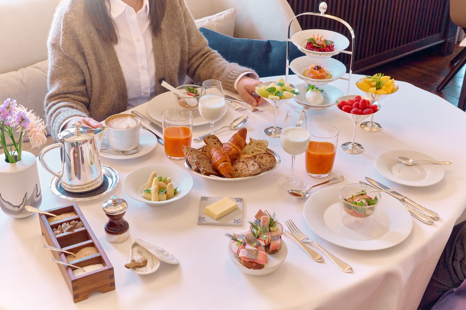 Frühstück im SölÄring Hof. Ein eingedeckter Tisch.