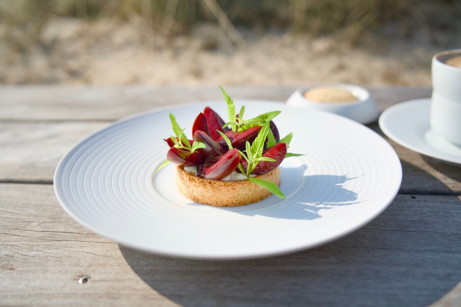 Pflaumentorte im Söl’ring Hof auf Sylt: der perfekte Urlaubsgenuss.