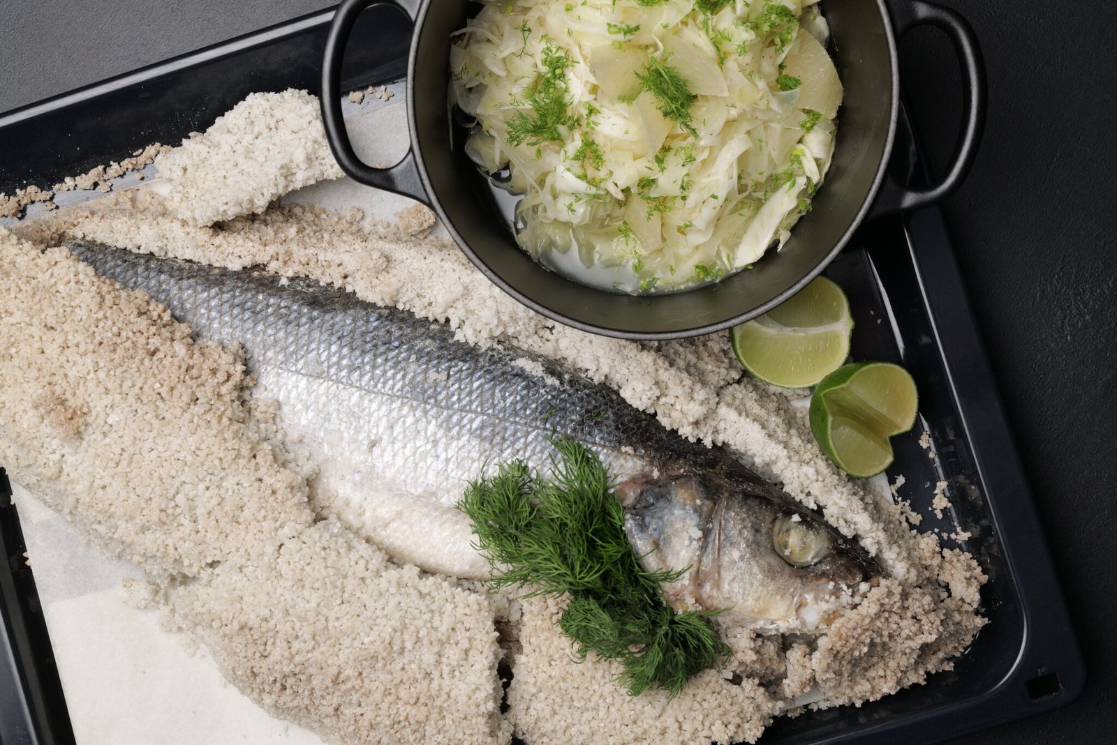 Fisch in Salzkruste, Beilagen; „Söl’ring Hof Sylt“ – ein kulinarisches Urlaubserlebnis.