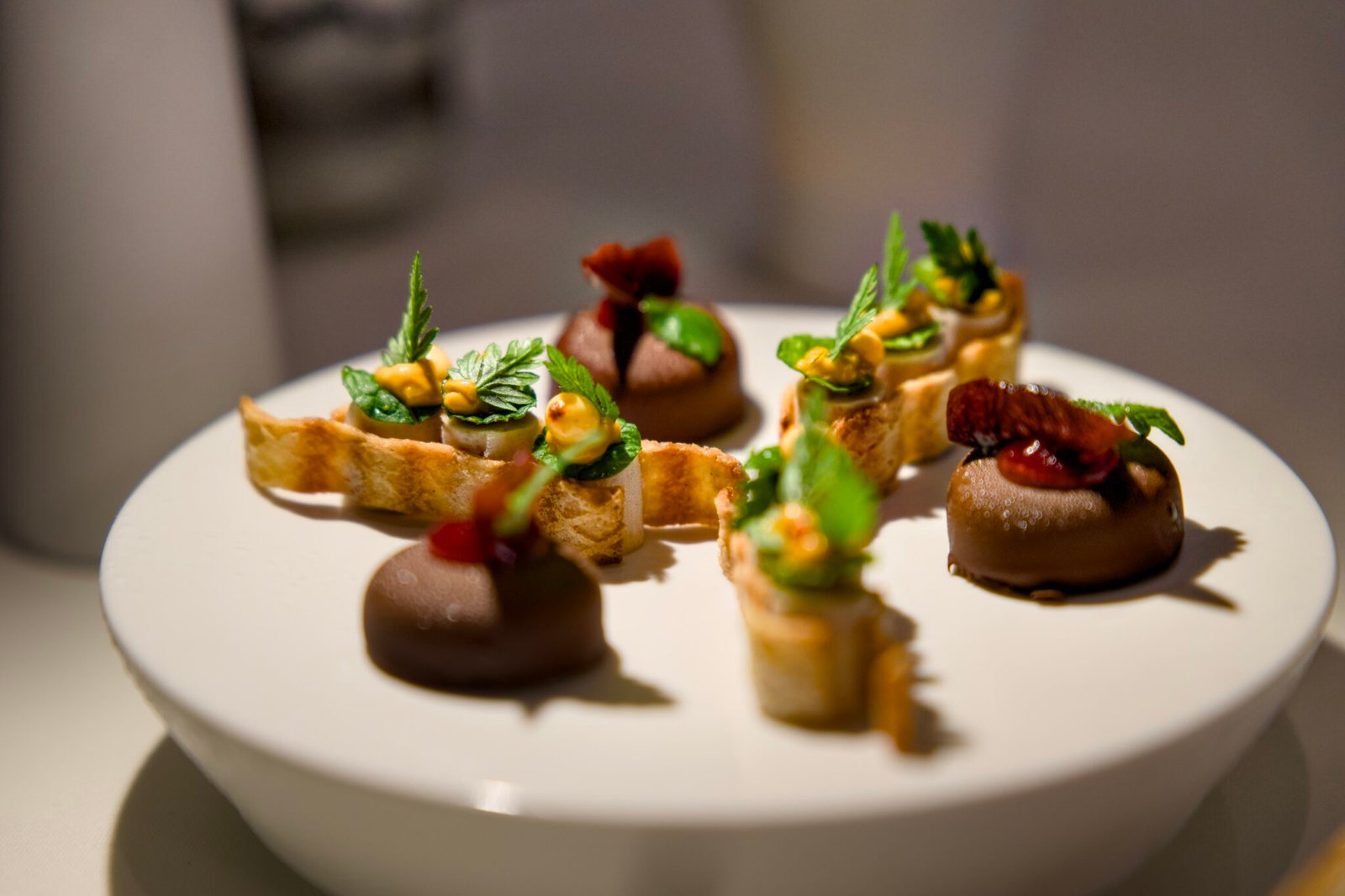 Gourmet-Häppchen im Söl’ring Hof auf Sylt – der perfekte Urlaubsgenuss.