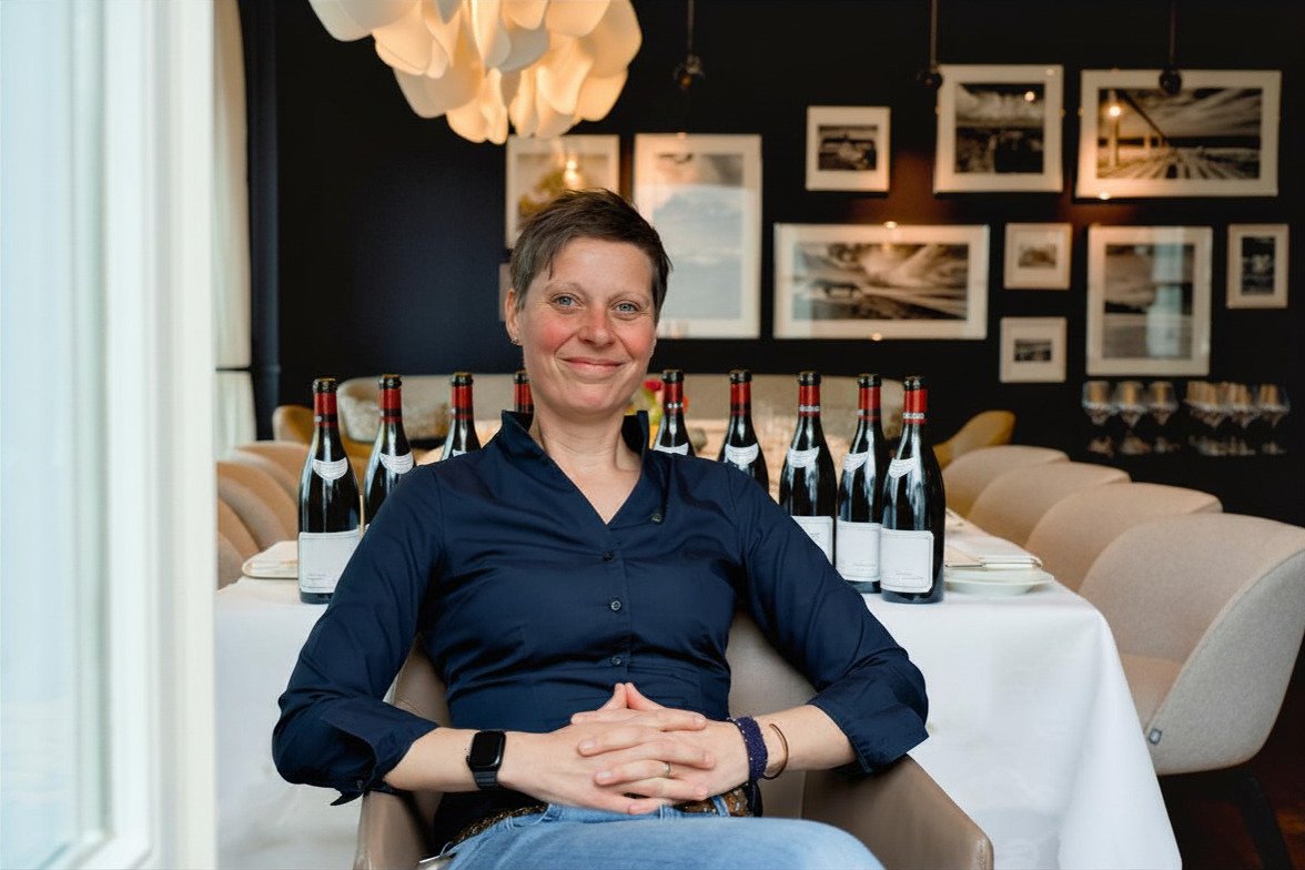 Ein lächelnder Gast im Söl’ring Hof auf Sylt – der perfekte Urlaubsort.