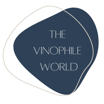 Navy shape, THE VINOPHILE WORLD text; Söl’ring Hof Sylt holiday.